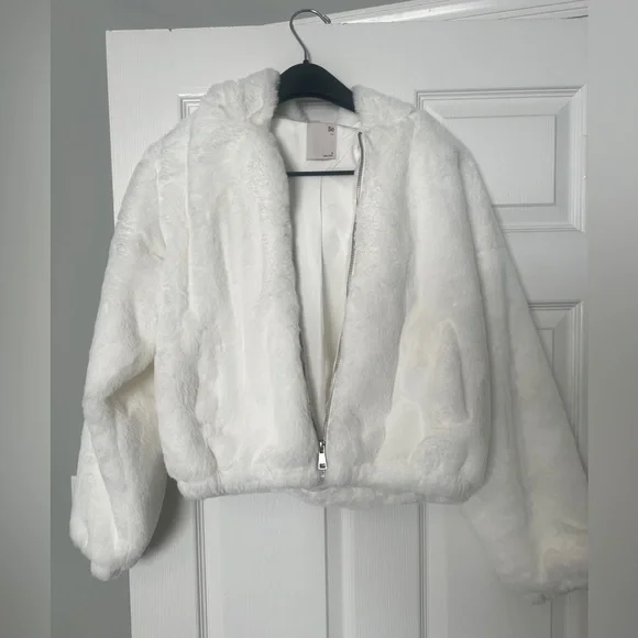 **Beautiful White Faux Fur Small Hooded Zipper Jacket** - Picture 2 of 7